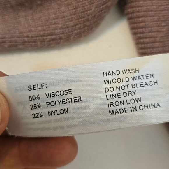 Aster cropped sweater size small - Picture 7 of 7